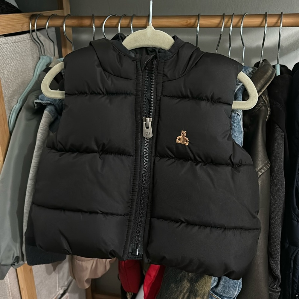 Baby gap hooded puffer vest